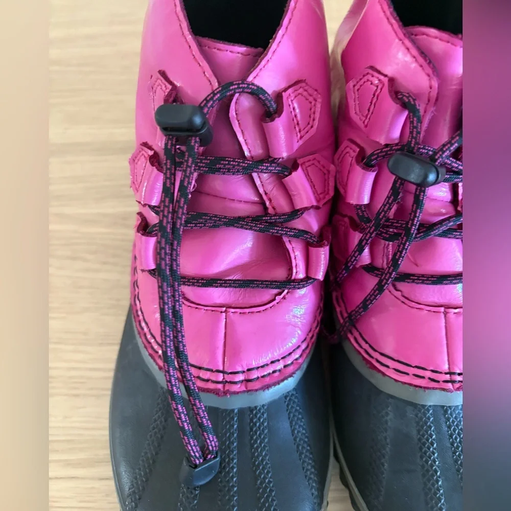 Sorel Out-N-About Hot Pink Black Duck Boots Size 5